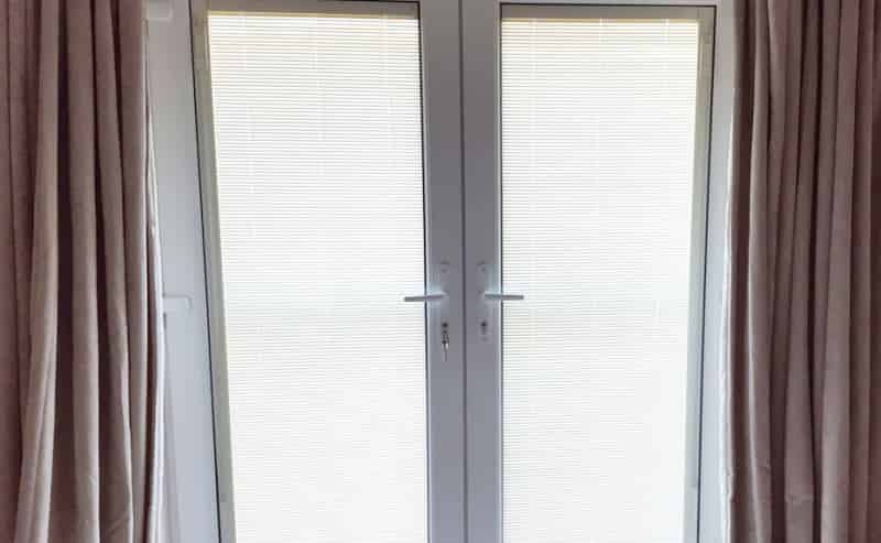 Integral Blinds in Reading