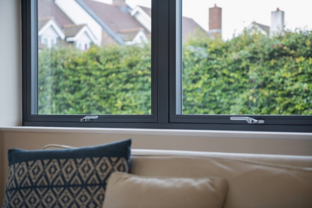 R7 Window