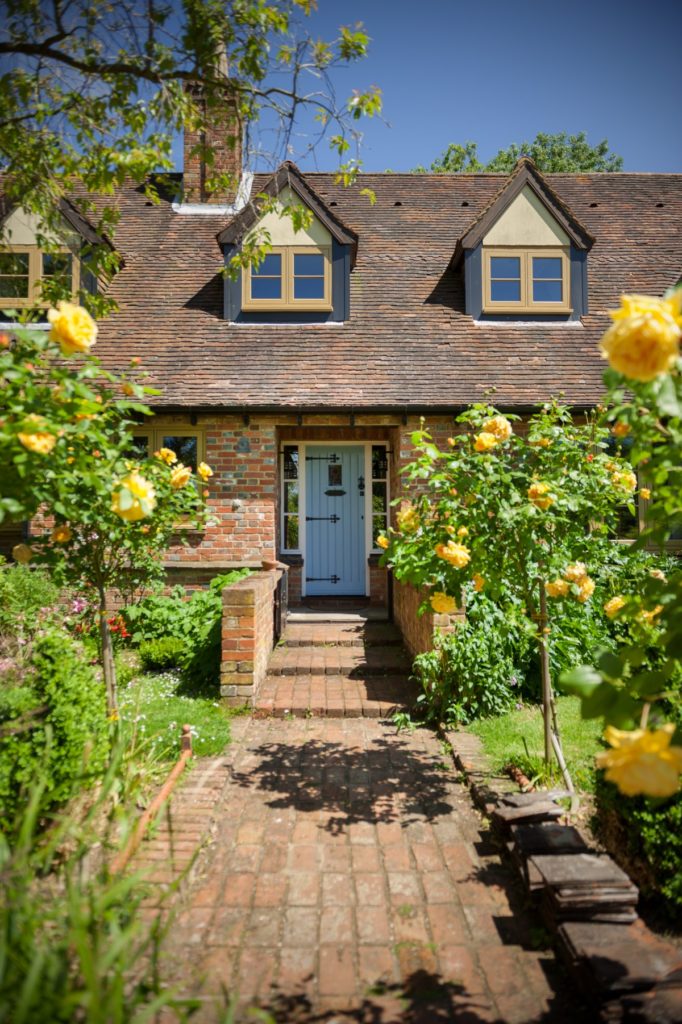 R9 Timber Style Windows Reading