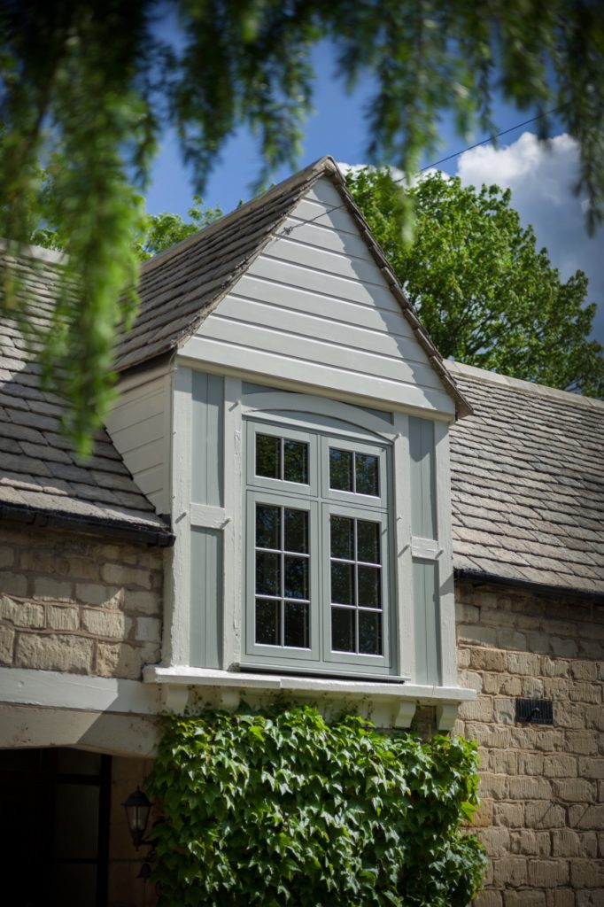 R9 Cottage Windows Reading