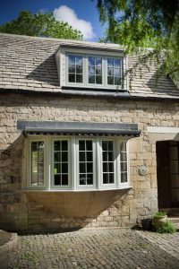 R9 Cottage Windows Reading