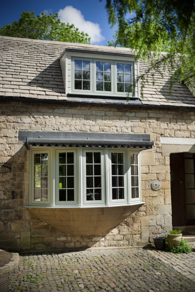 R9 Cottage Windows Reading