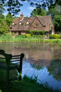 R9 Cottage Windows Reading