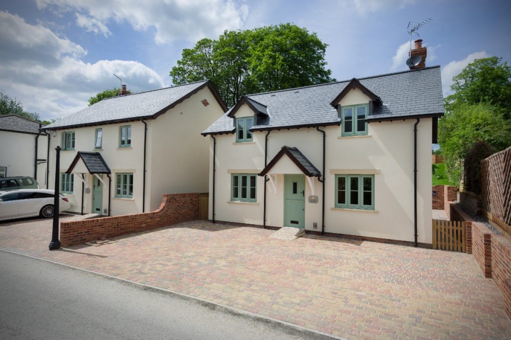 Green R9 Windows Thames Valley