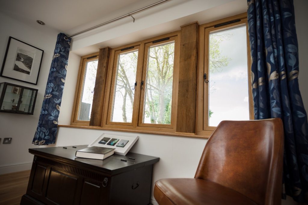 Woodgrain R9 Windows Reading