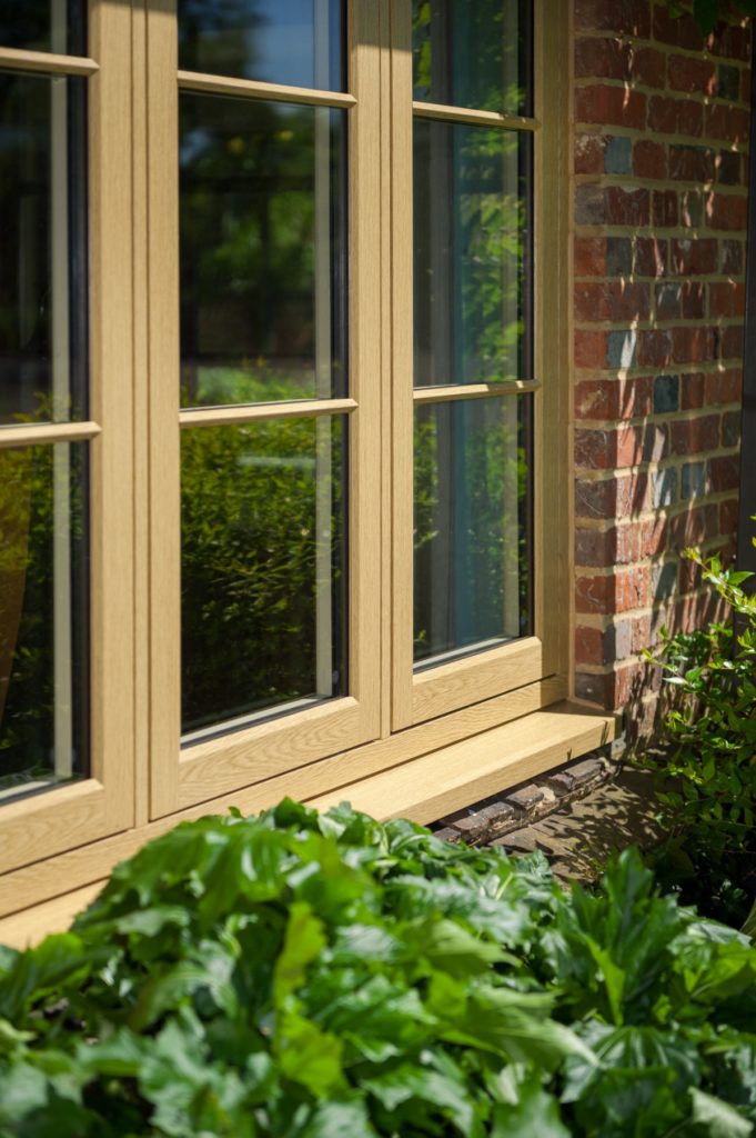 Woodgrain R9 Windows Reading