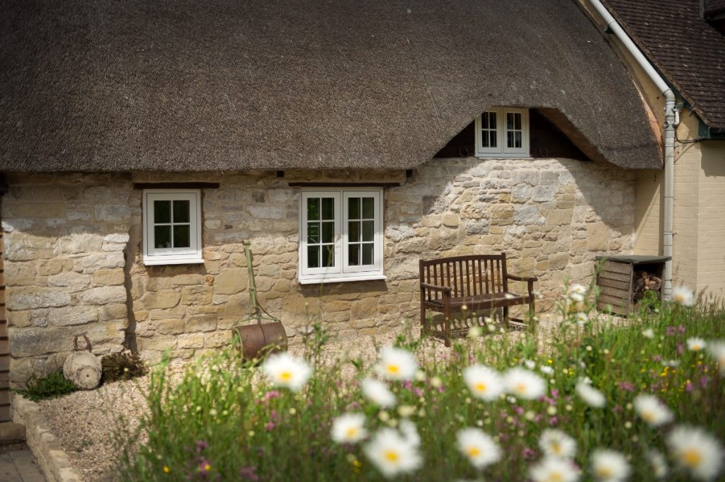 R9 Cottage Windows Reading