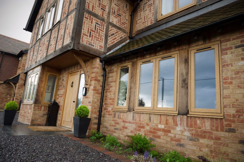 Wooden Style R9 Windows Reading